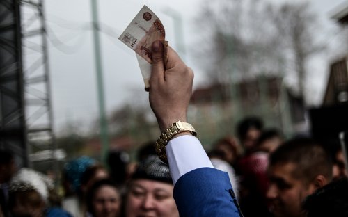 Россияне назвали минимальный доход для «сведения концов с концами»