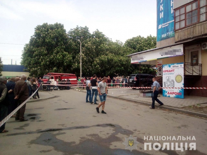 Взрыв гранаты в Марганце: один человек погиб, трое - ранены (фото)