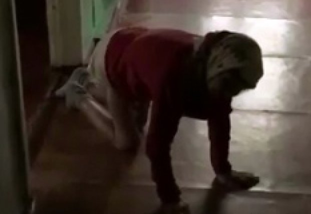 В больнице Кривого Рога старики на четвереньках пробираются до туалета (видео)