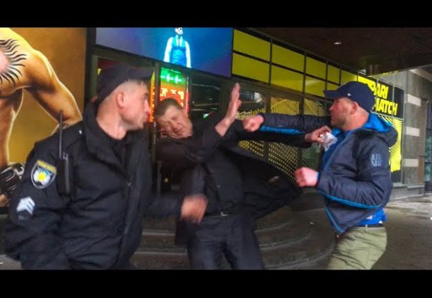 В Киеве произошла драка в букмекерской конторе (видео)