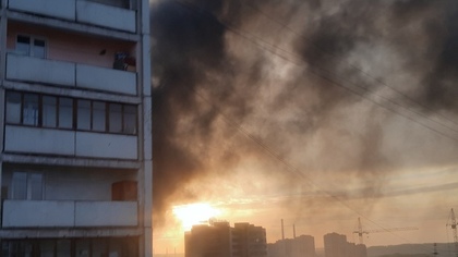 Автосалон загорелся в Центральном районе Кемерова