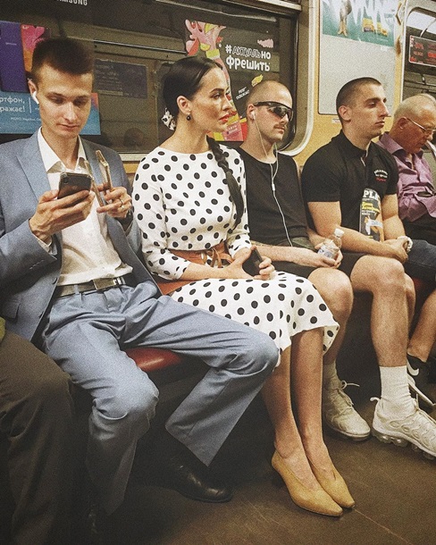 Даша Астафьева неожиданно прокатилась в метро (фото)