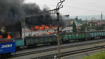 Шиноперерабатывающий завод загорелся в Кузбассе