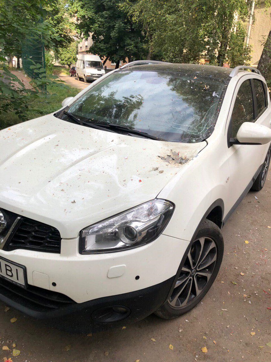 В Тернополе взорвался пакет на капоте авто, есть пострадавший