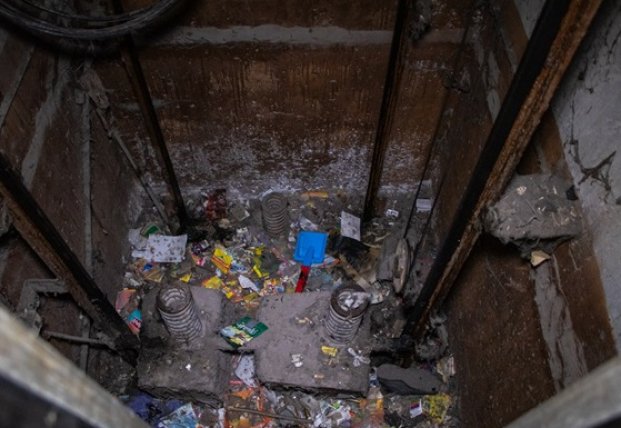 В Днепре 15-летняя девочка упала в шахту лифта (фото)