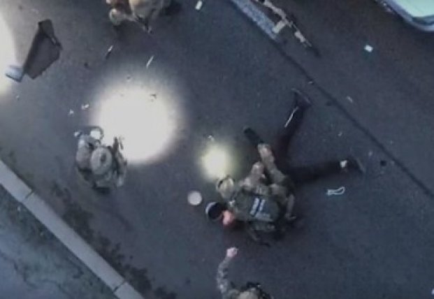 Появилось видео задержания минера киевского моста (видео)