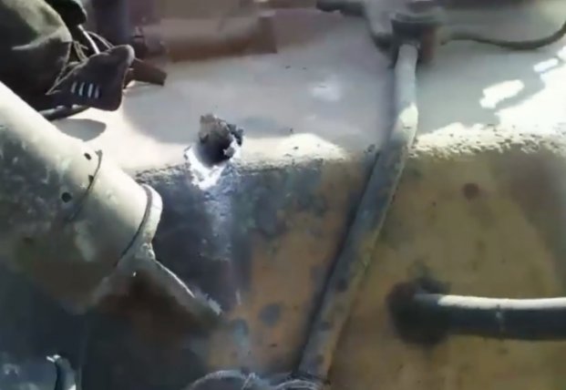 Курдская ракета пробила броню сирийского танка (видео)