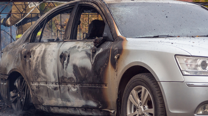 Огонь полностью уничтожил легковушку в Новокузнецком районе