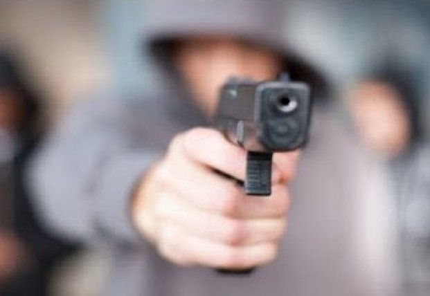 Подросток открыл стрельбу в магазине Харькова, есть пострадавшие