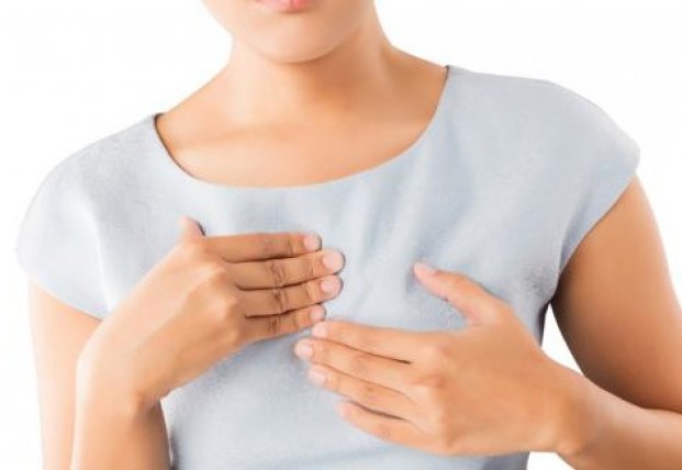 Медики назвали симптомы рака груди, которые часто игнорируются женщинами