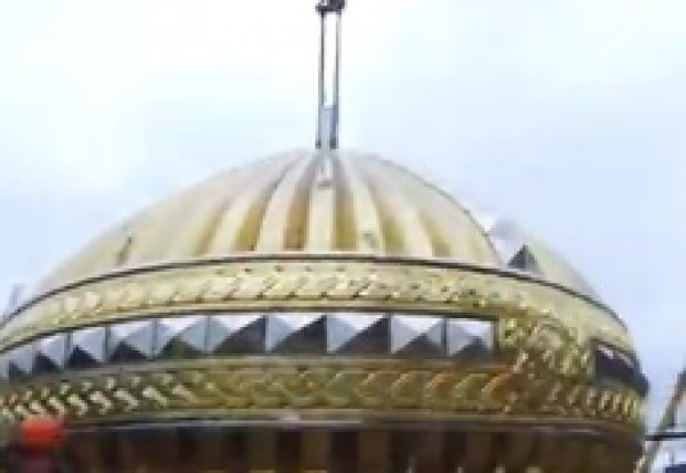 В Сети высмеяли установку купола на храм Вооруженных сил России
