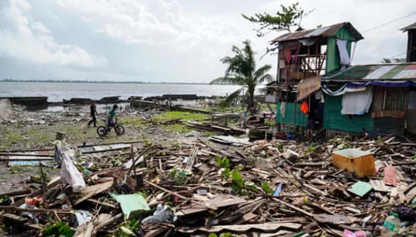 Тайфун на Филиппинах: 16 человек погибло (фото, видео)
