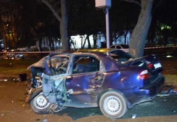 Такси с пассажиром попало в смертельное ДТП в Николаеве