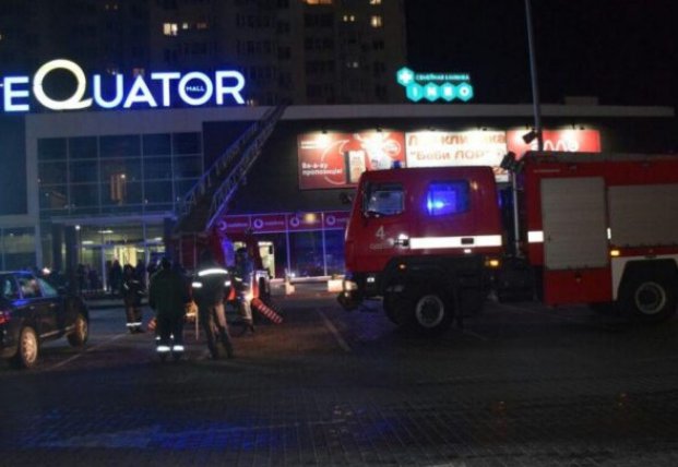 В Одессе горел ресторан в торговом центре (фото, видео)