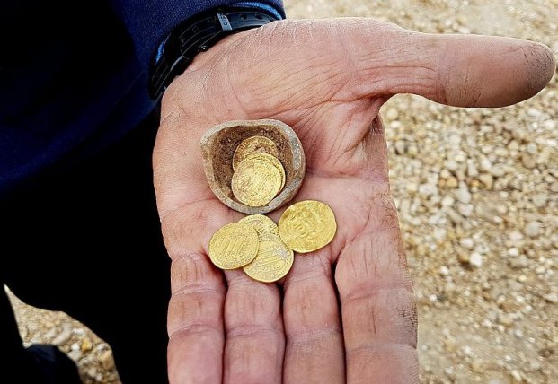 В Израиле нашли уникальные монеты IX века