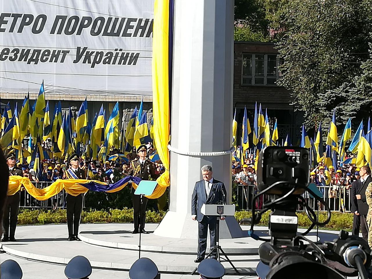 Самый большой флаг в Украине меняют 24 раза в год: на это тратят 900 тысяч гривен