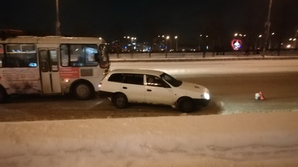 «Разборки устроили»: водитель автомобиля в Кемерове «подрезал» маршрутку с пассажирами