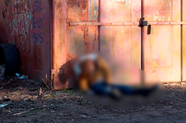В Киеве возле гаражей нашли мертвую девушку (фото)