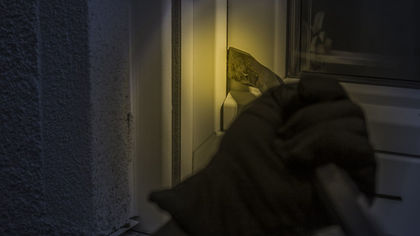 Отсидевший за совершение 31 кражи кузбассовец снова забрался в чужую квартиру