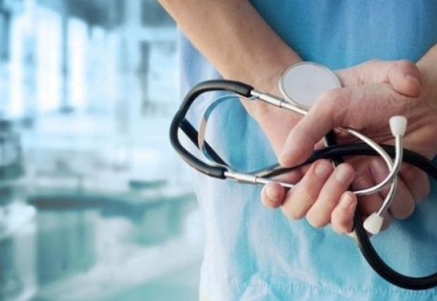 Из больниц массово увольняются врачи