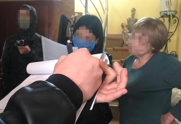 В Мукачево пенсионерка продавала школьникам наркотики