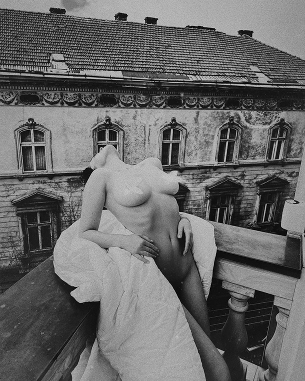 Даша Астафьева снялась полностью обнаженной на балконе (фото)