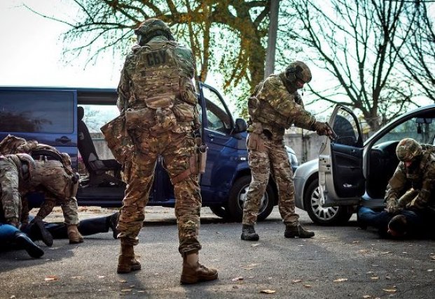 Полулегальный оборот: откуда террористы в Украине берут арсеналы оружия