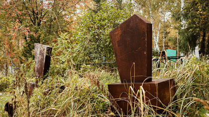 Могилы на кладбище в Омске 