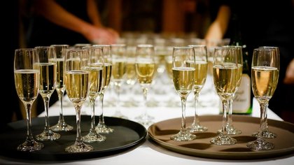 Минфин предложил поднять минимальную цену на шампанское в России