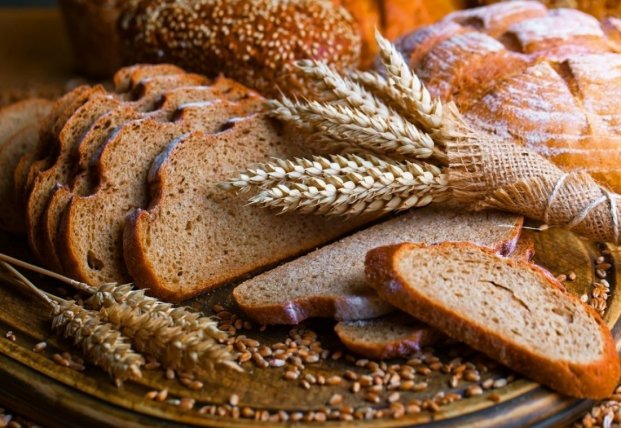 Що потрібно знати про хліб: чи шкодить він здоров'ю та як впливає на вагу