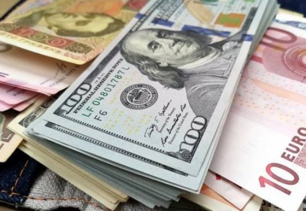 Курс валют на 28 октября: гривна подешевела к доллару и к евро