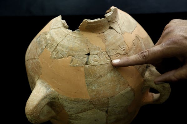 Археологи изучили древние сосуды и разгадали библейскую тайну (фото)