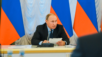 Путин подписал закон о лишении свободы за клевету в интернете