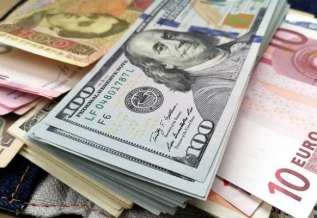 Курс валют на 17 февраля: сколько стоят доллар и евро