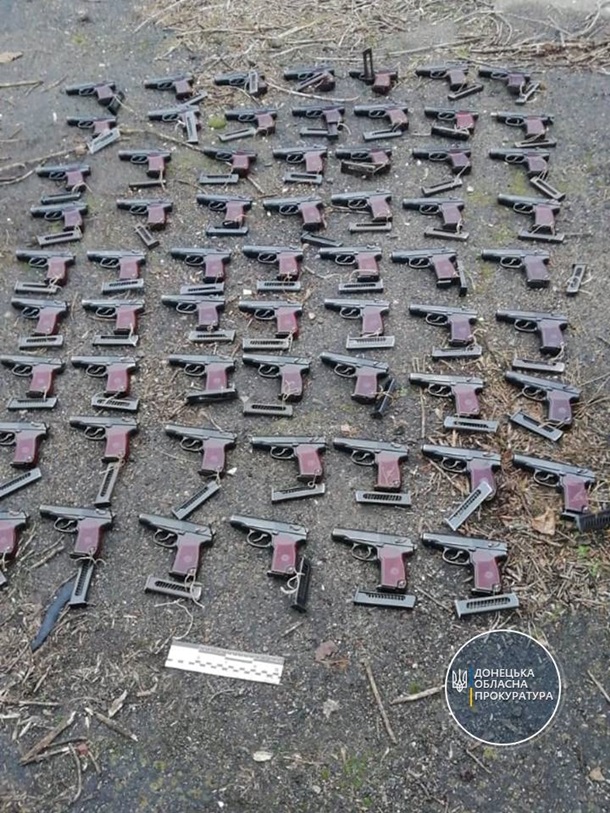 В Мариуполе нашли огромный тайник оружия и боеприпасов (фото)