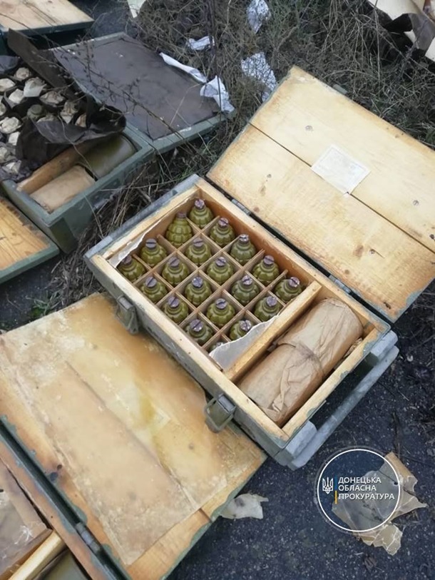 В Мариуполе нашли огромный тайник оружия и боеприпасов (фото)